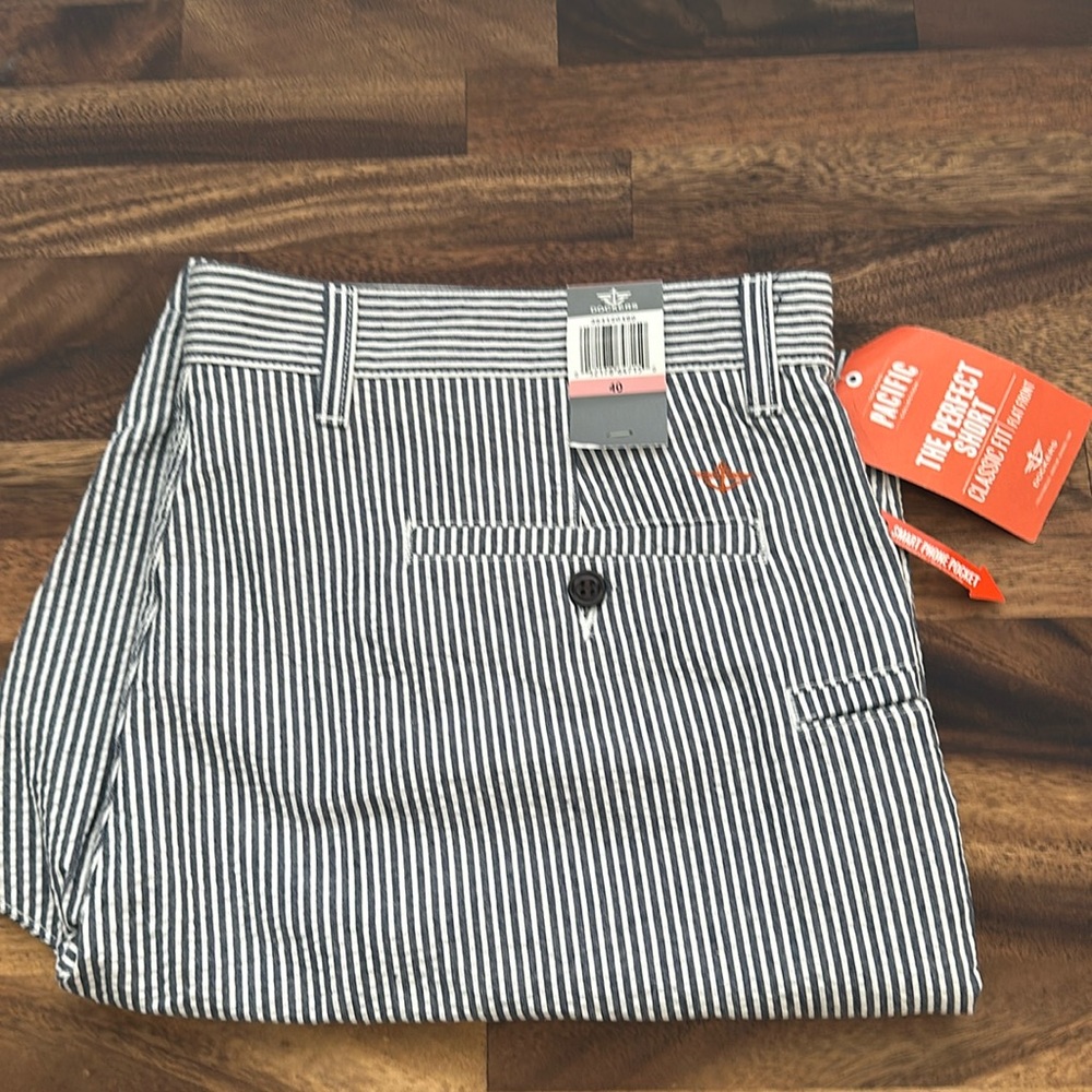 Dockers Searsucker Shorts 40 waist NWT New